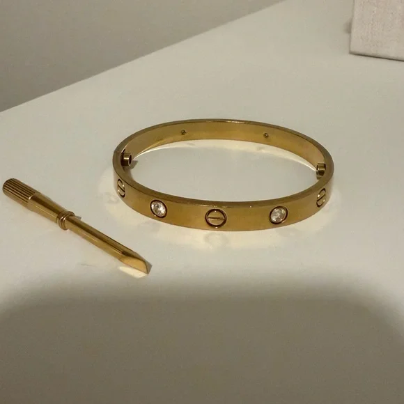 Gold Love bracelet - Picture 1 of 5